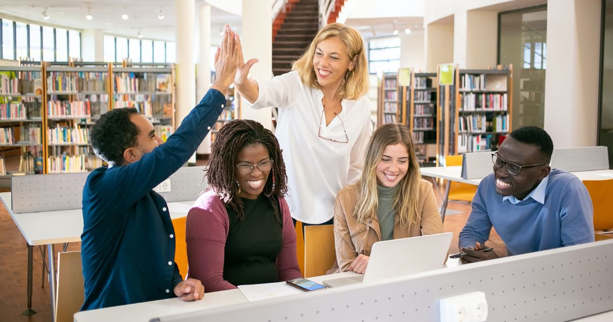 Tipps für einen erfolgreichen Übergang vom Abitur zum Studium: StudyHelp Lernhefte als wertvolle Unterstützung